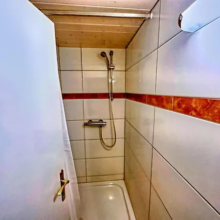 Spacious In With Garden Appartement