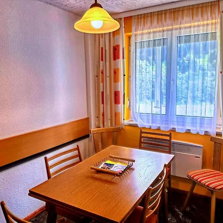 Spacious In With Garden