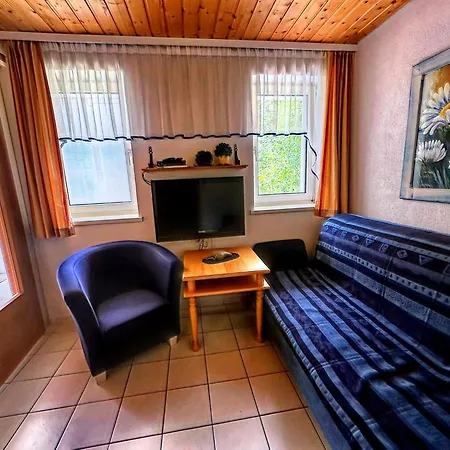 Spacious In With Garden