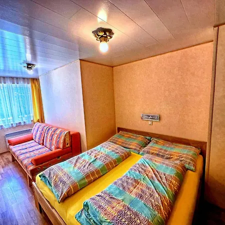 Spacious In With Garden *
